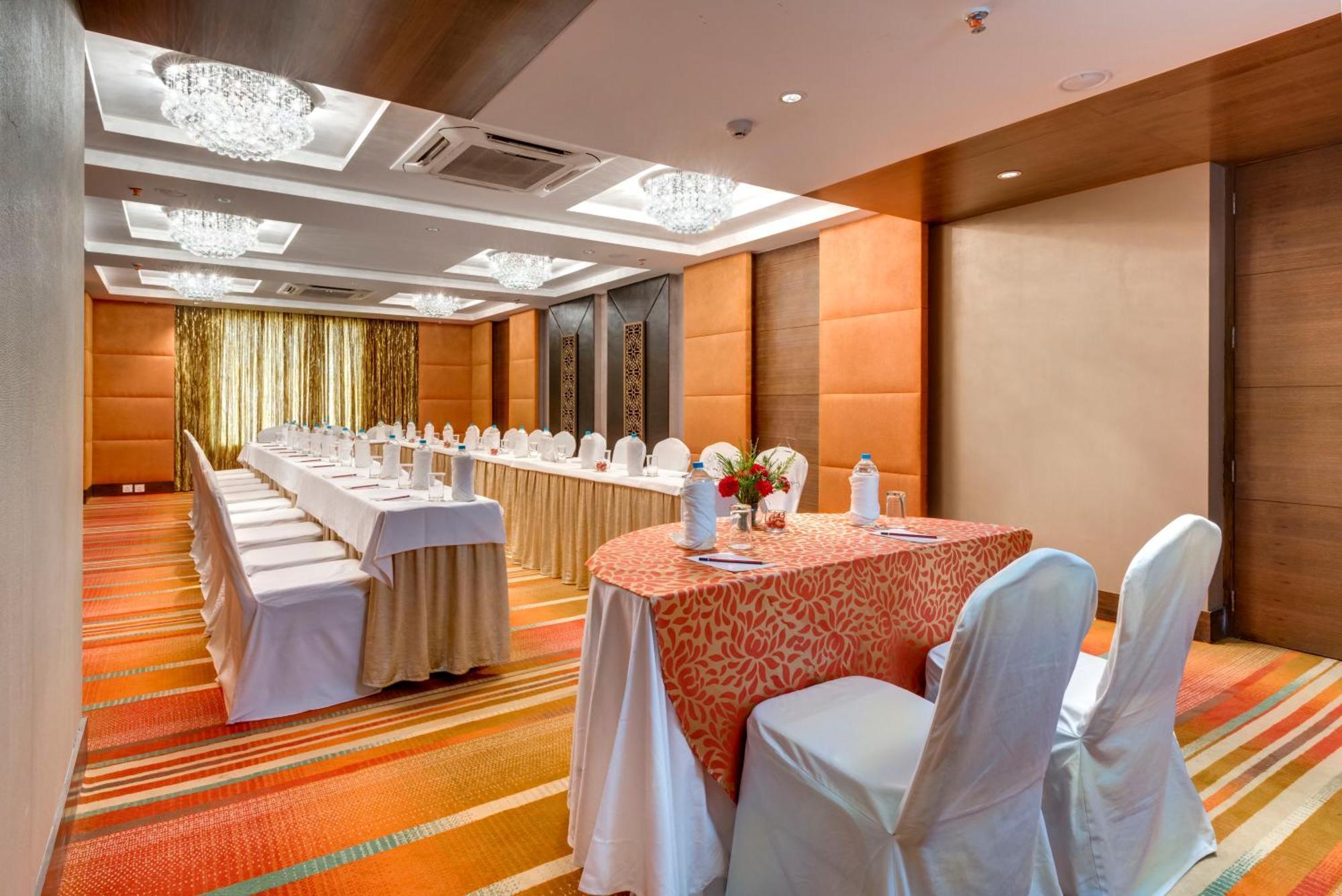Pride Plaza Hotel, Calcutá Exterior foto Meeting room