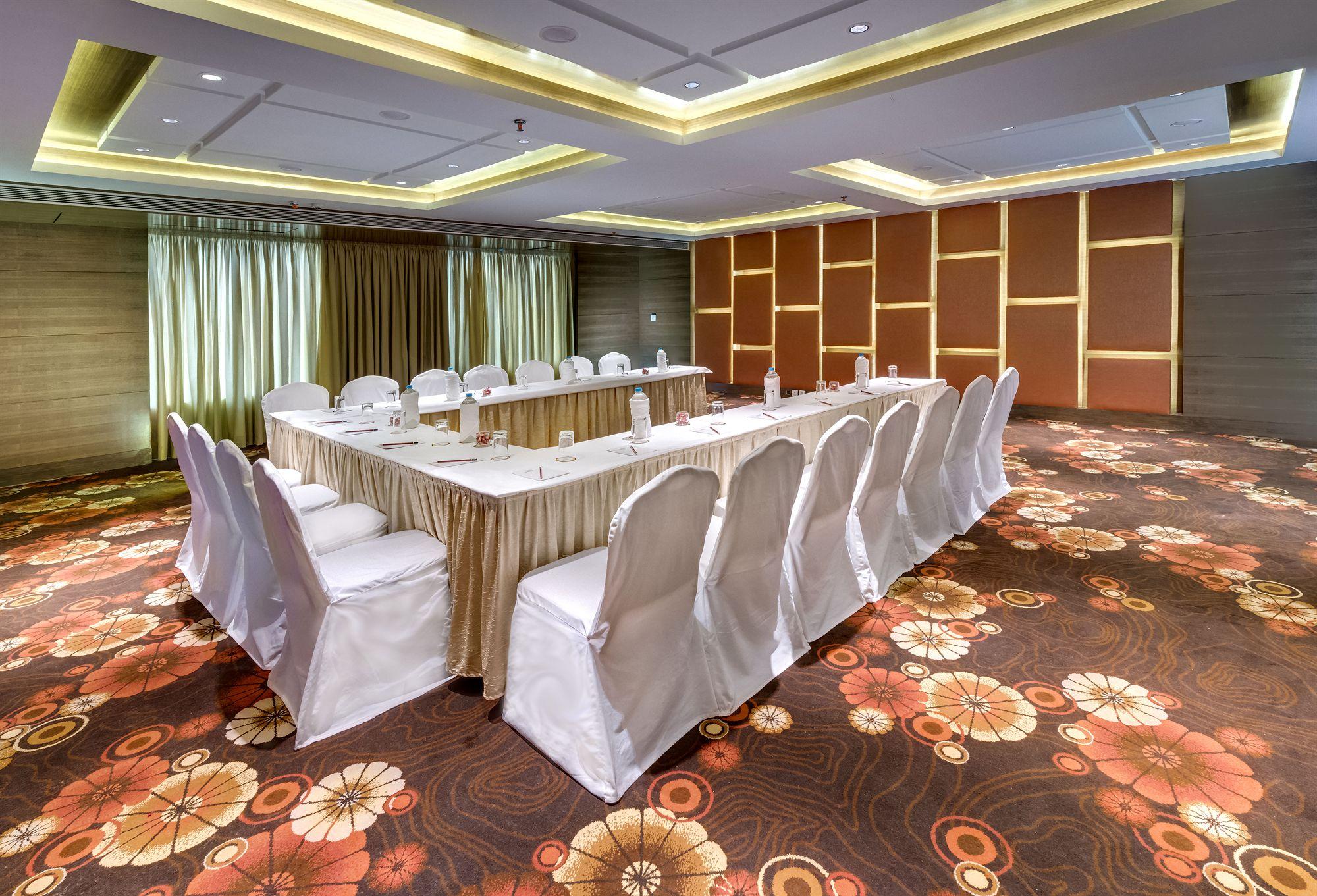 Pride Plaza Hotel, Calcutá Exterior foto Meeting room
