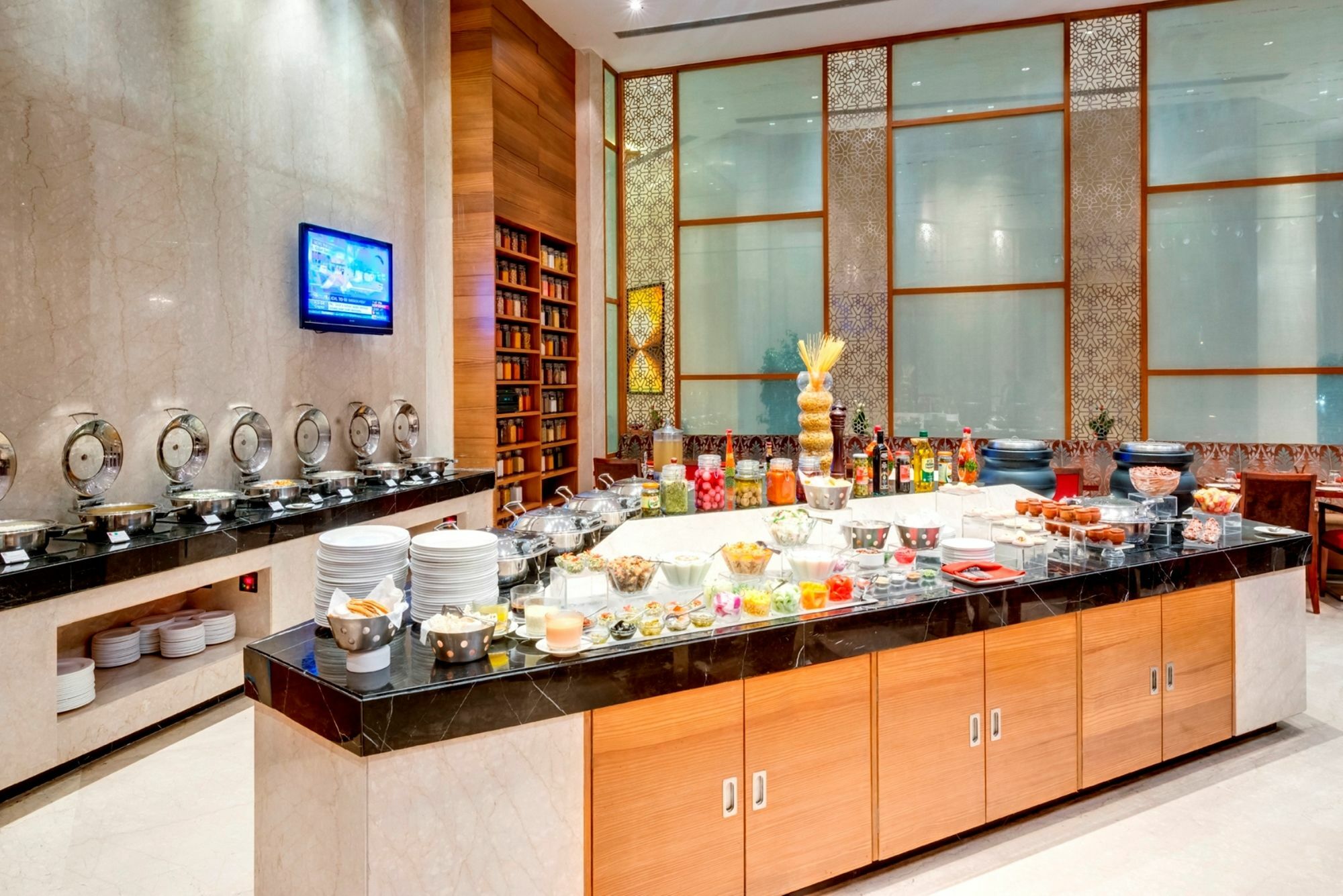 Pride Plaza Hotel, Calcutá Exterior foto A buffet at a hotel